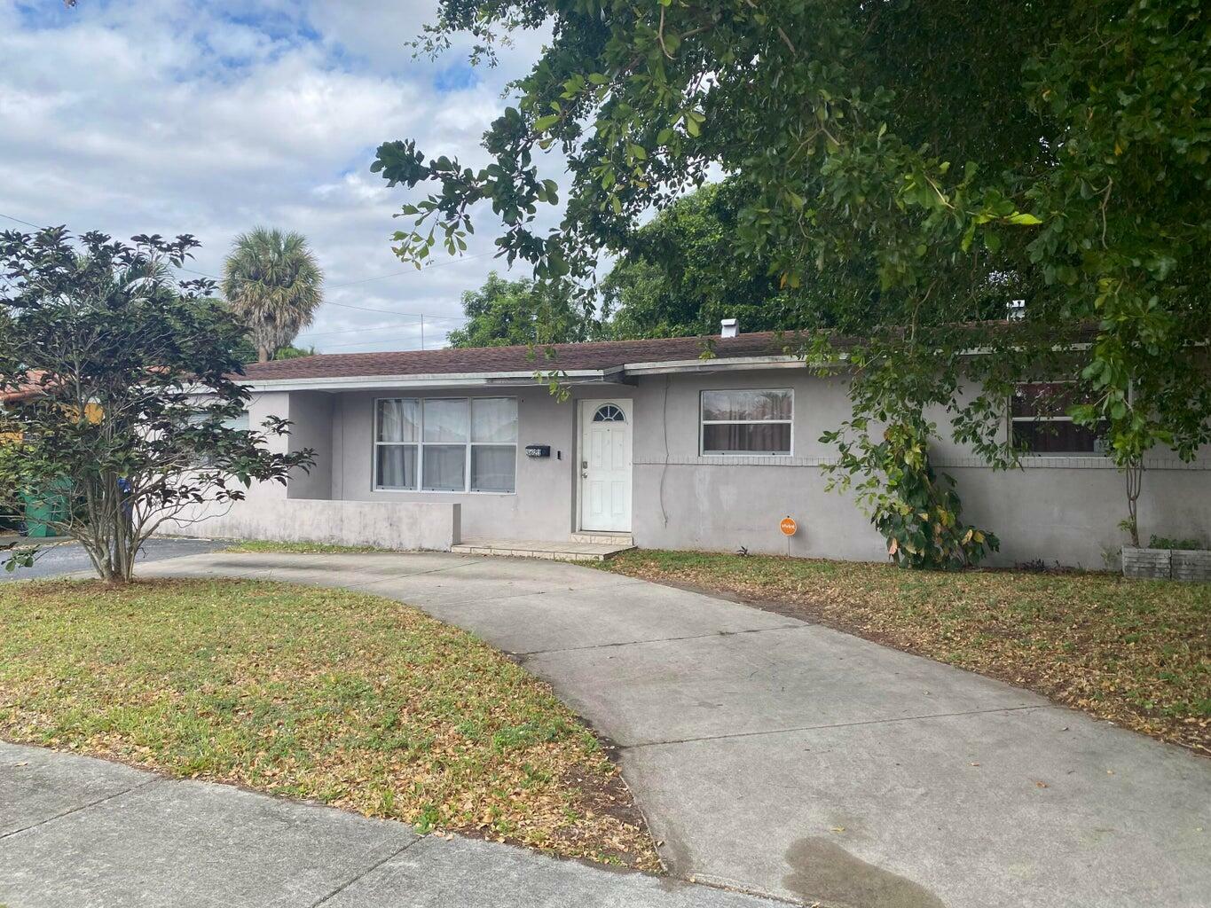 Property Photo: 3621 NW 6th Place FL 33311