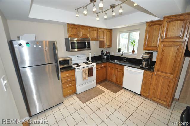 Property Photo: 1506 E Windemere Avenue MI 48073