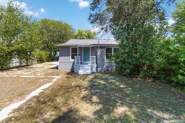 Property Photo:  1730 Thorain  TX 78201 