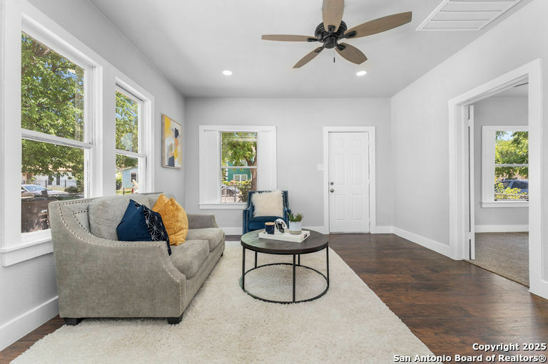 Property Photo: 1730 Thorain TX 78201