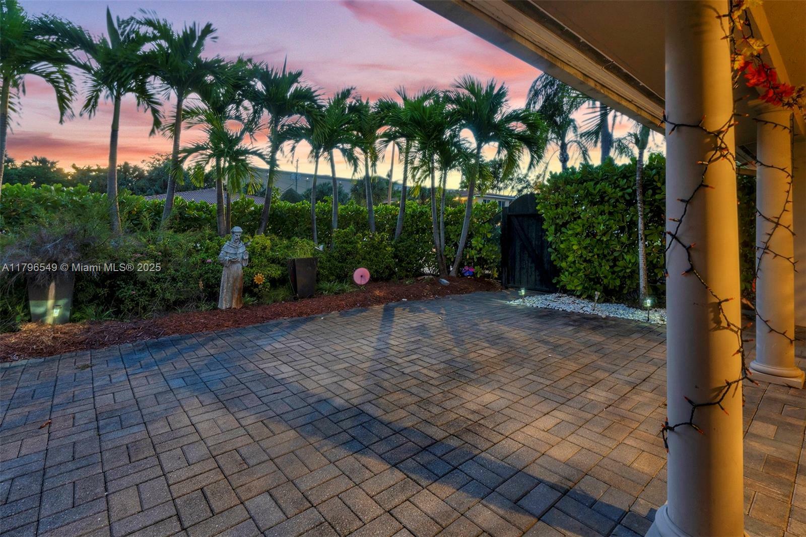 Property Photo: 2808 Middle River Dr FL 33306