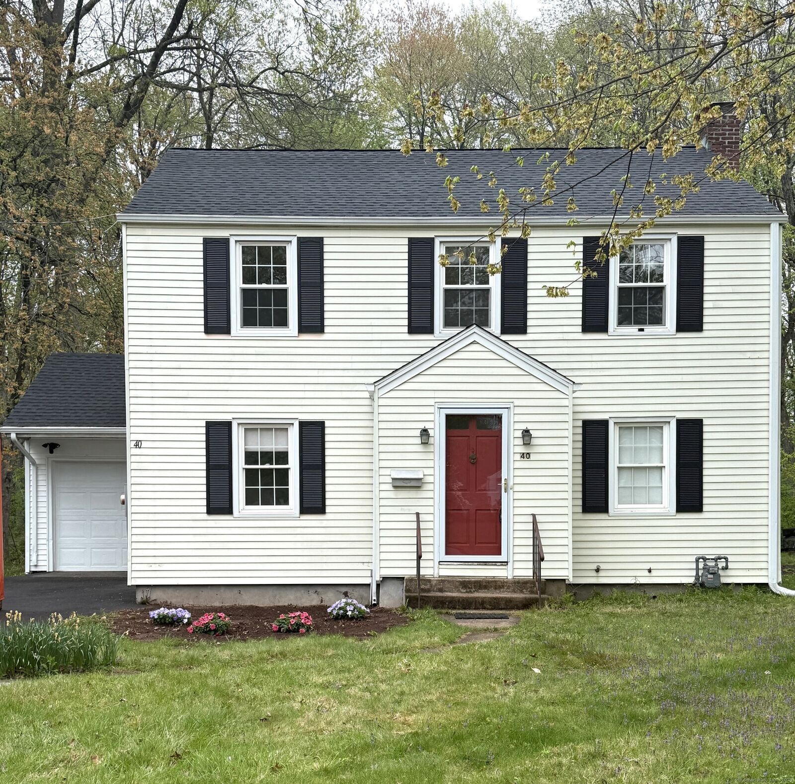 Property Photo:  40 Mohegan Drive  CT 06117 