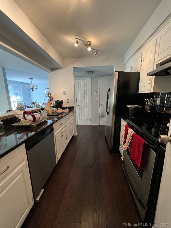 Property Photo: 183 Livingston Place 2 CT 06610