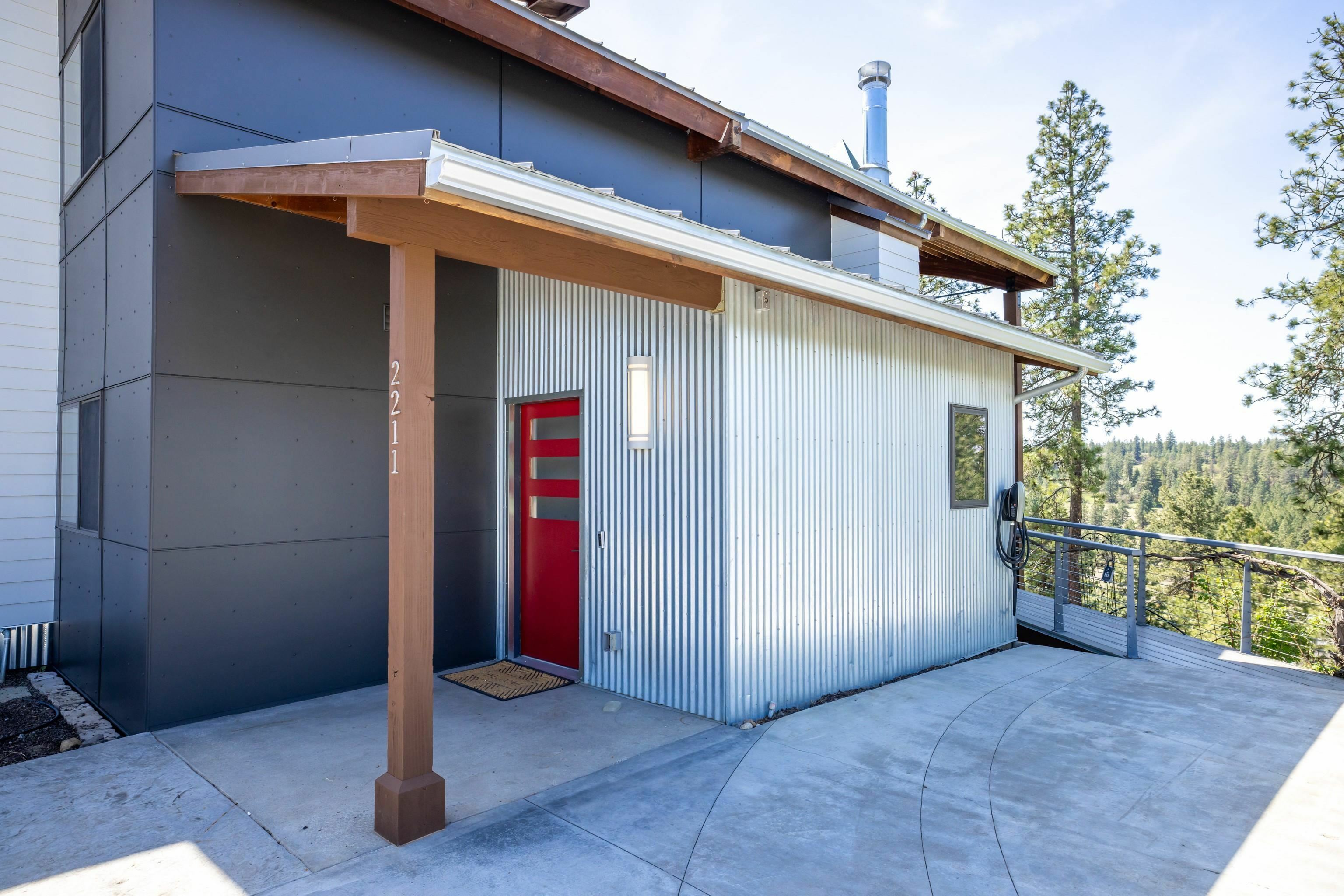 Property Photo: 2211 N Palisades Ln WA 99224