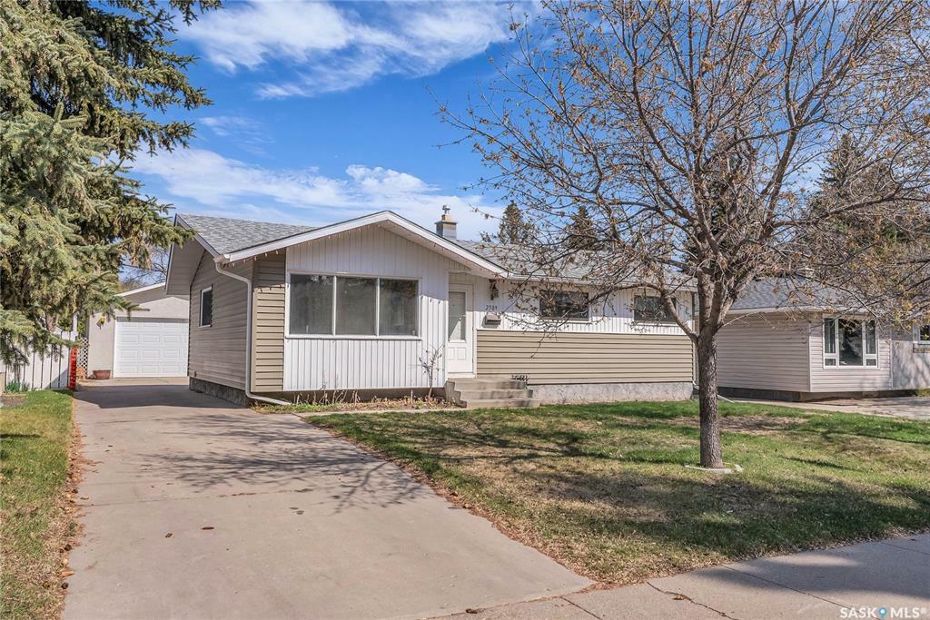 Property Photo: 2509 Irvine Avenue SK S7J 2A9