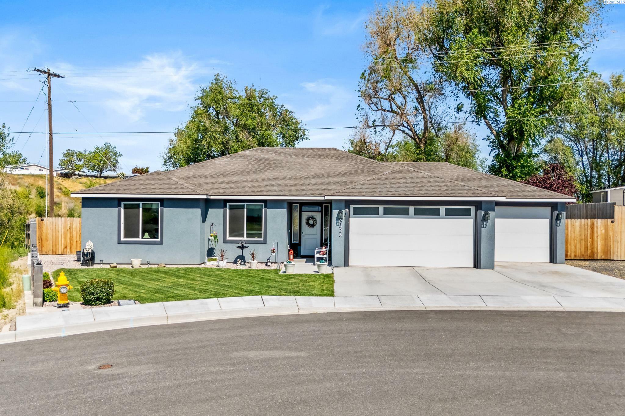 Property Photo: 2526 W 19th Court WA 99338
