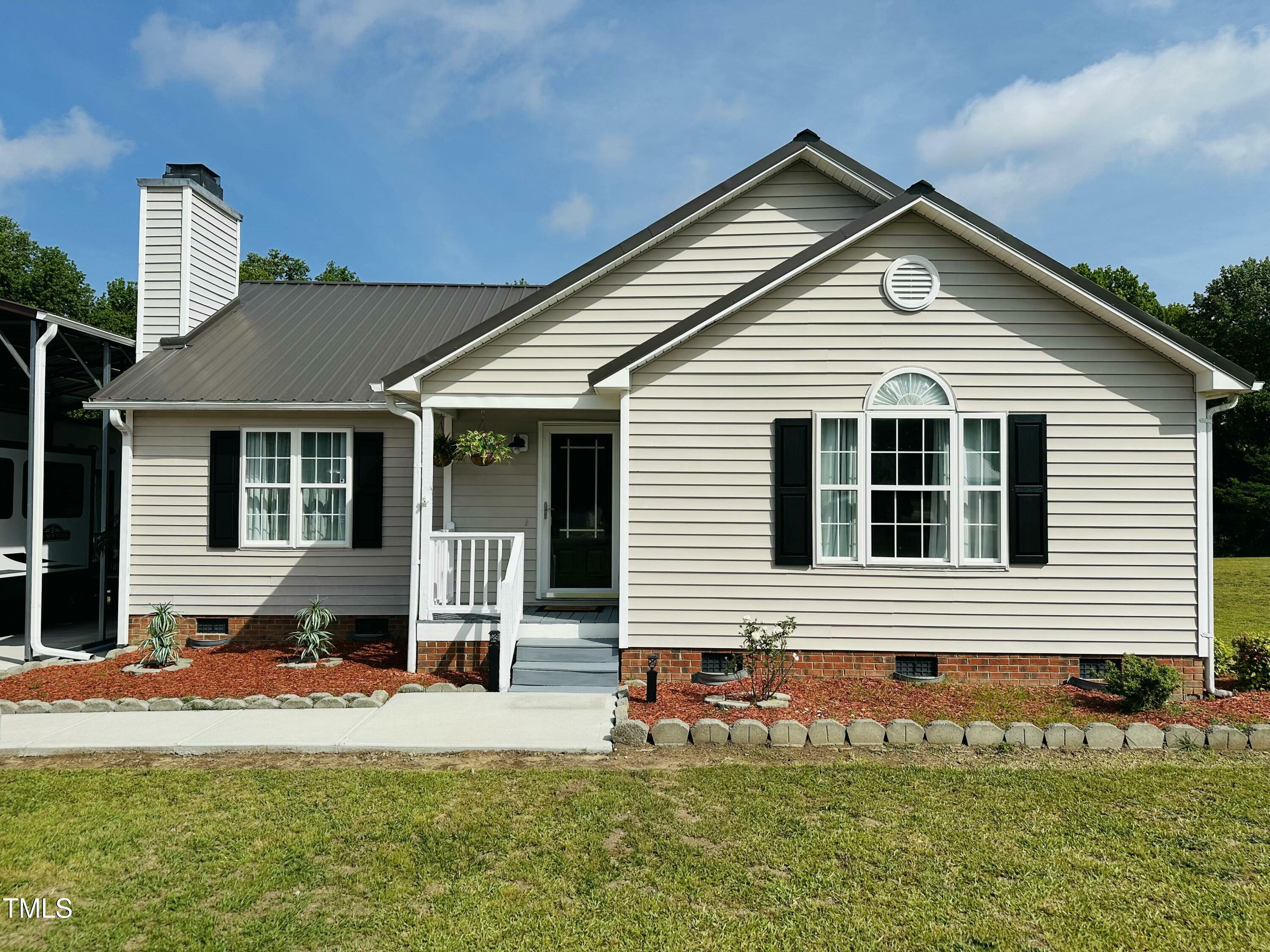 Property Photo: 1021 Forest Glen Drive NC 27603