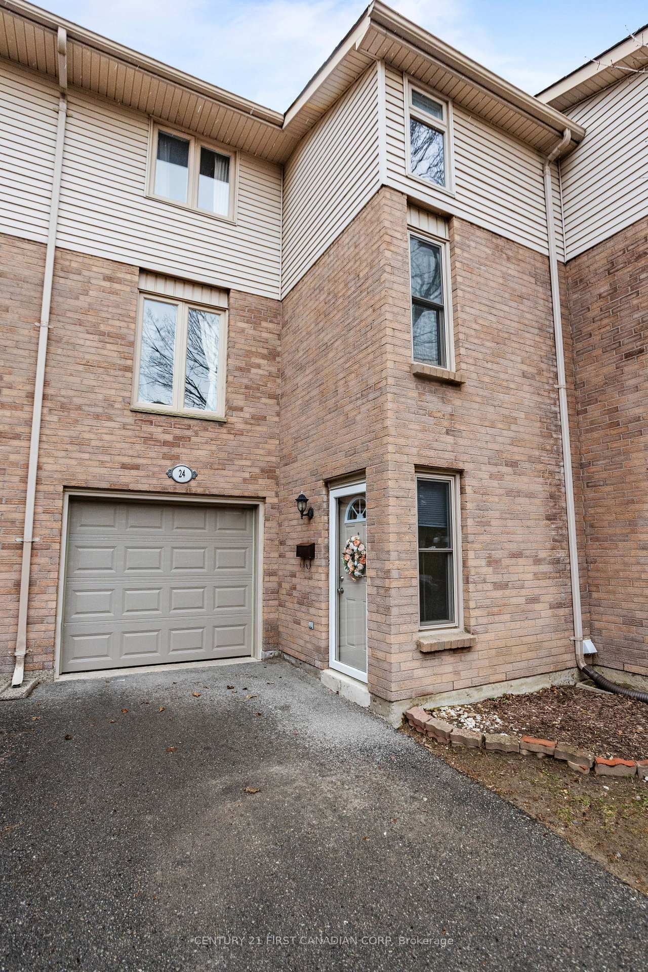 Property Photo: 1855 Aldersbrook Road 24 ON N6G 4R4