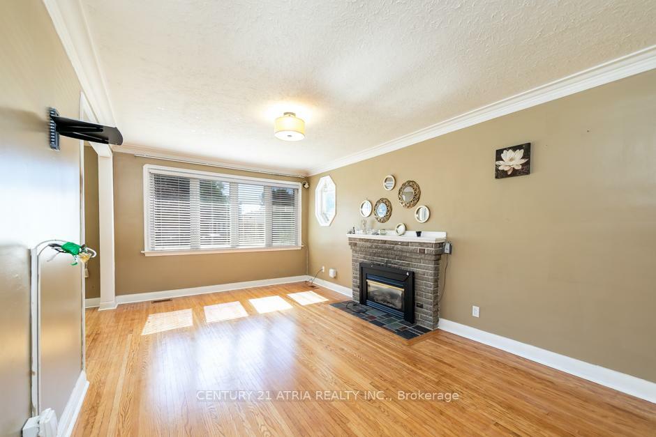 Property Photo: 22 Dyson Boulevard ON M1R 1B1