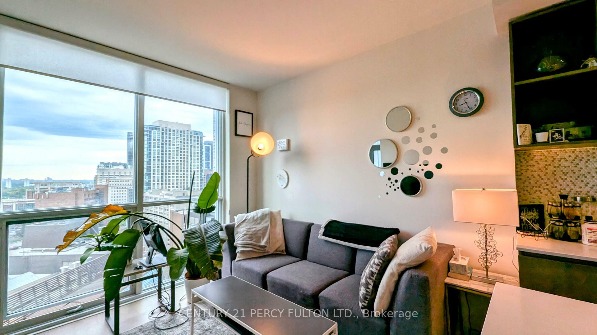 Property Photo: 1 Yorkville Avenue 1610 ON M4W 1L1