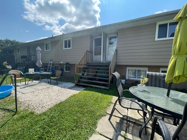 Property Photo:  103 King Street N  ON N0G 1Z0 