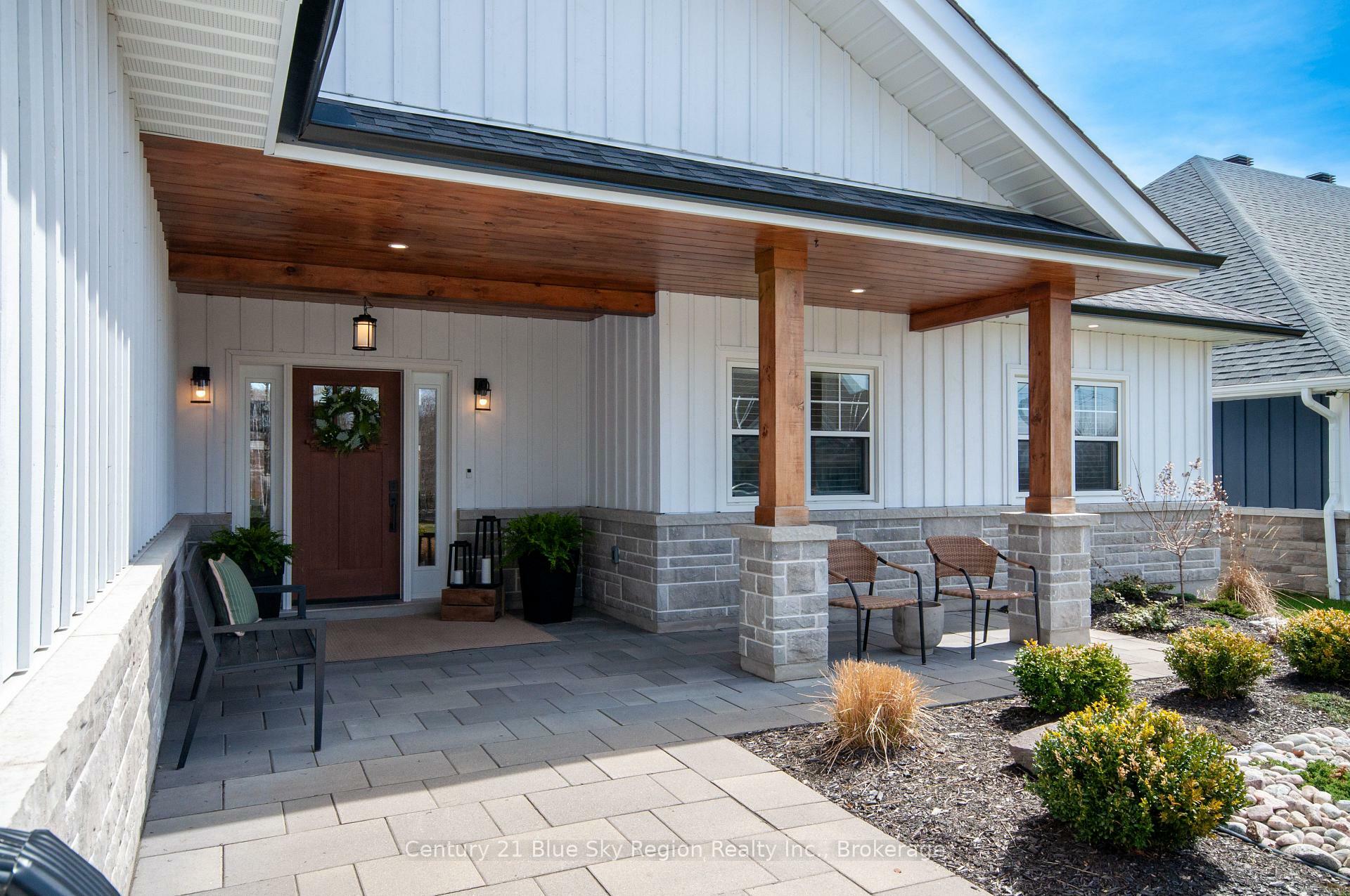 Property Photo: 8 Chateau Ridge ON P1C 0B9