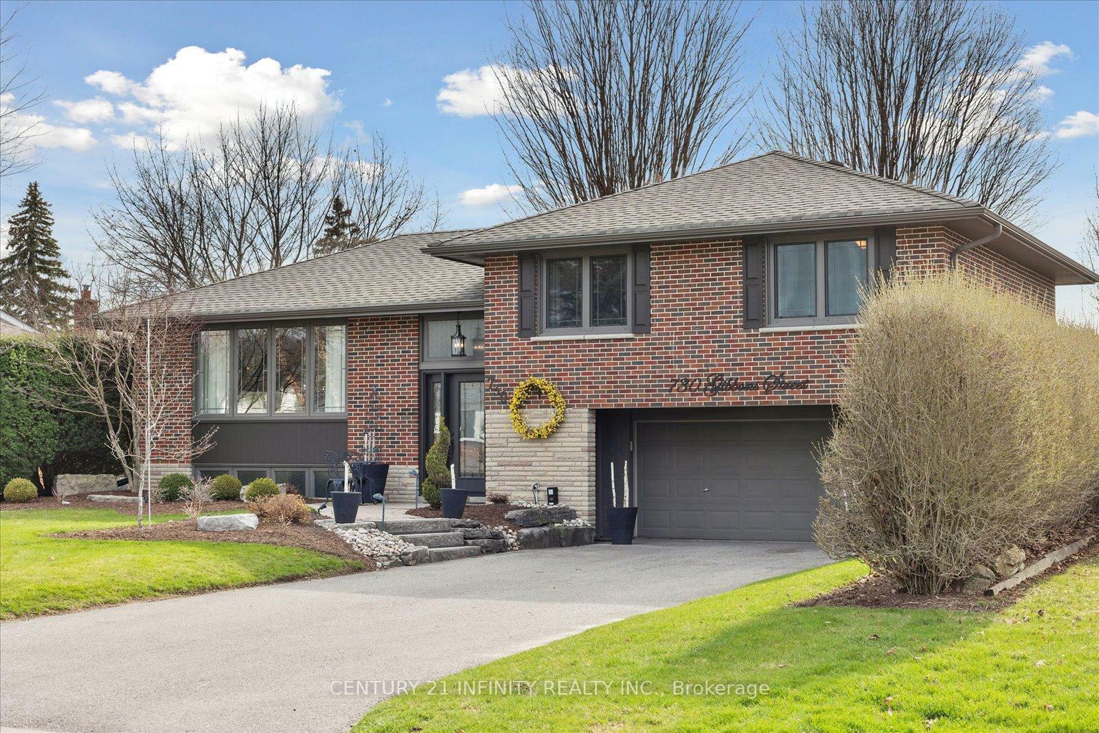 Photo de la propriété: 730 Gibbons Street ON L1J 5A2
