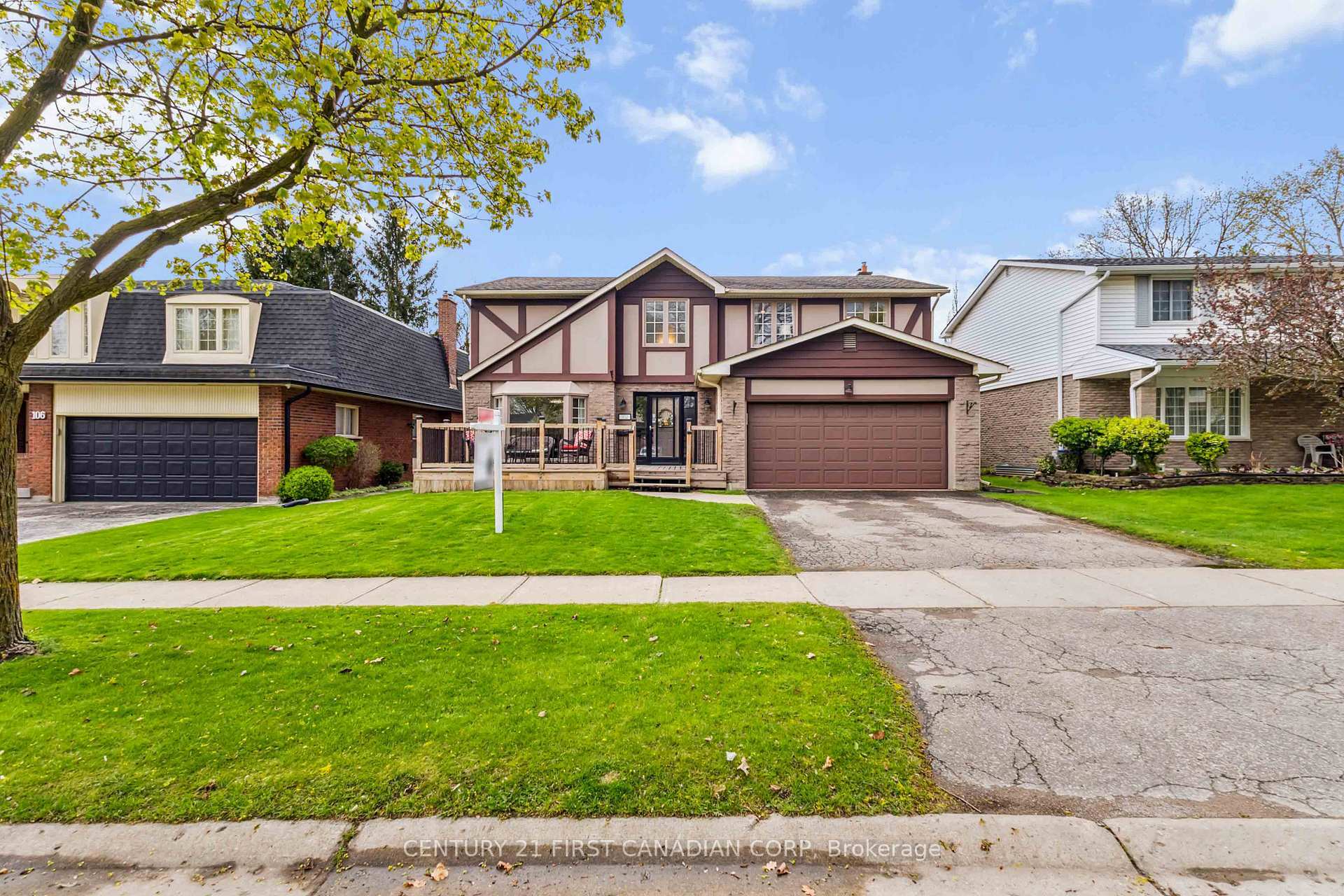 Property Photo: 102 Blackthorne Crescent ON N6J 4B5