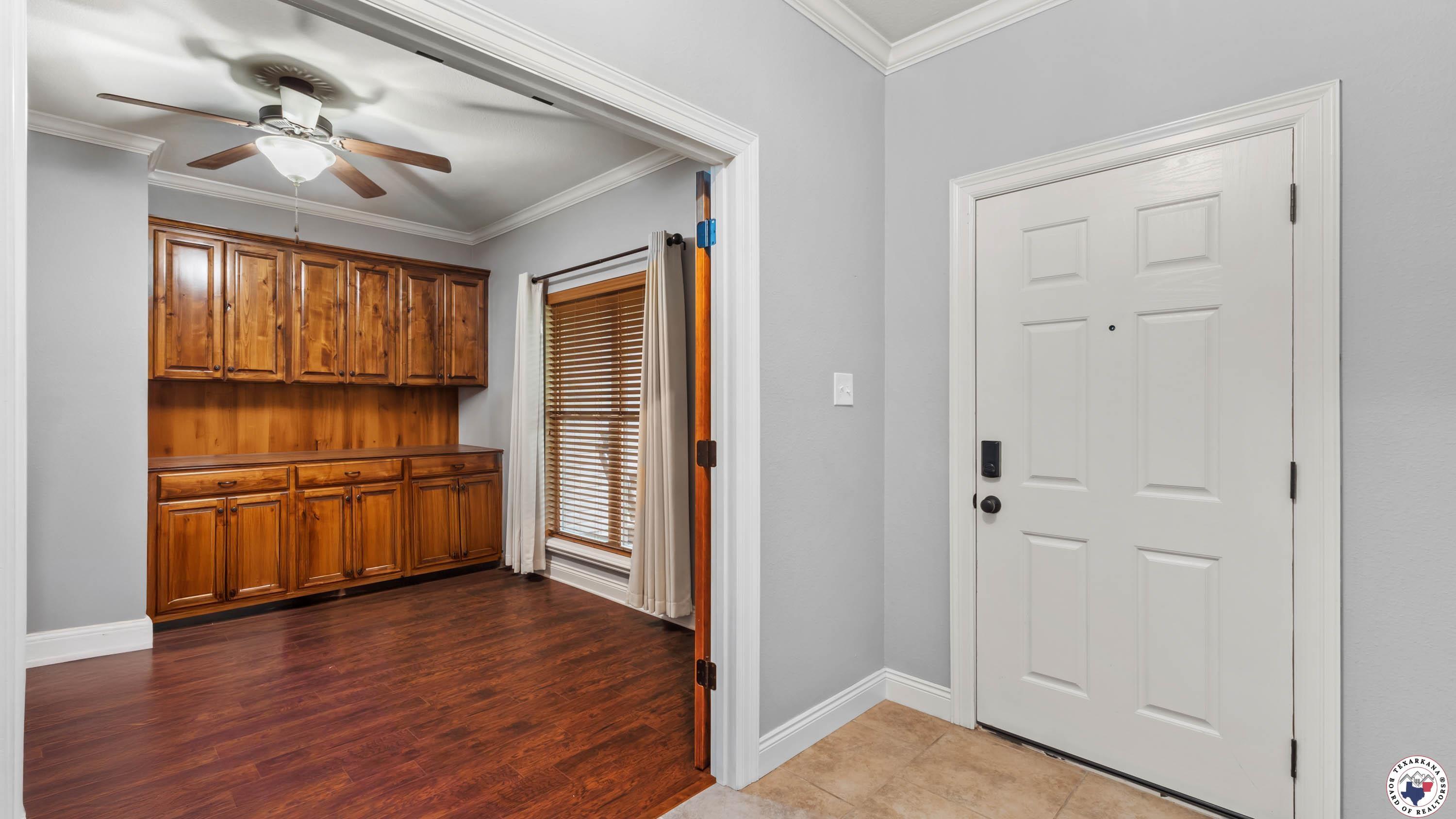Property Photo: 6921 Woodmere Ct TX 75503