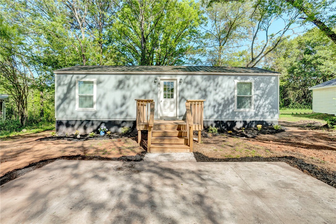 Property Photo: 612 Martha Drive SC 29624