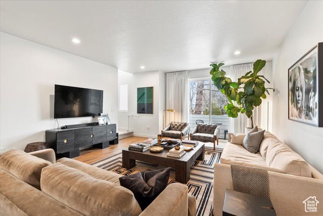 Property Photo: 481 E Alice Way UT 84041