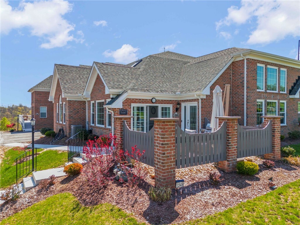 Property Photo: 1548 Parkwood Pointe Drive PA 15046