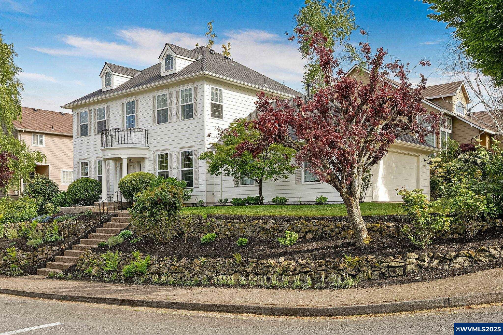 Property Photo: 586 Valderama St SE OR 97306
