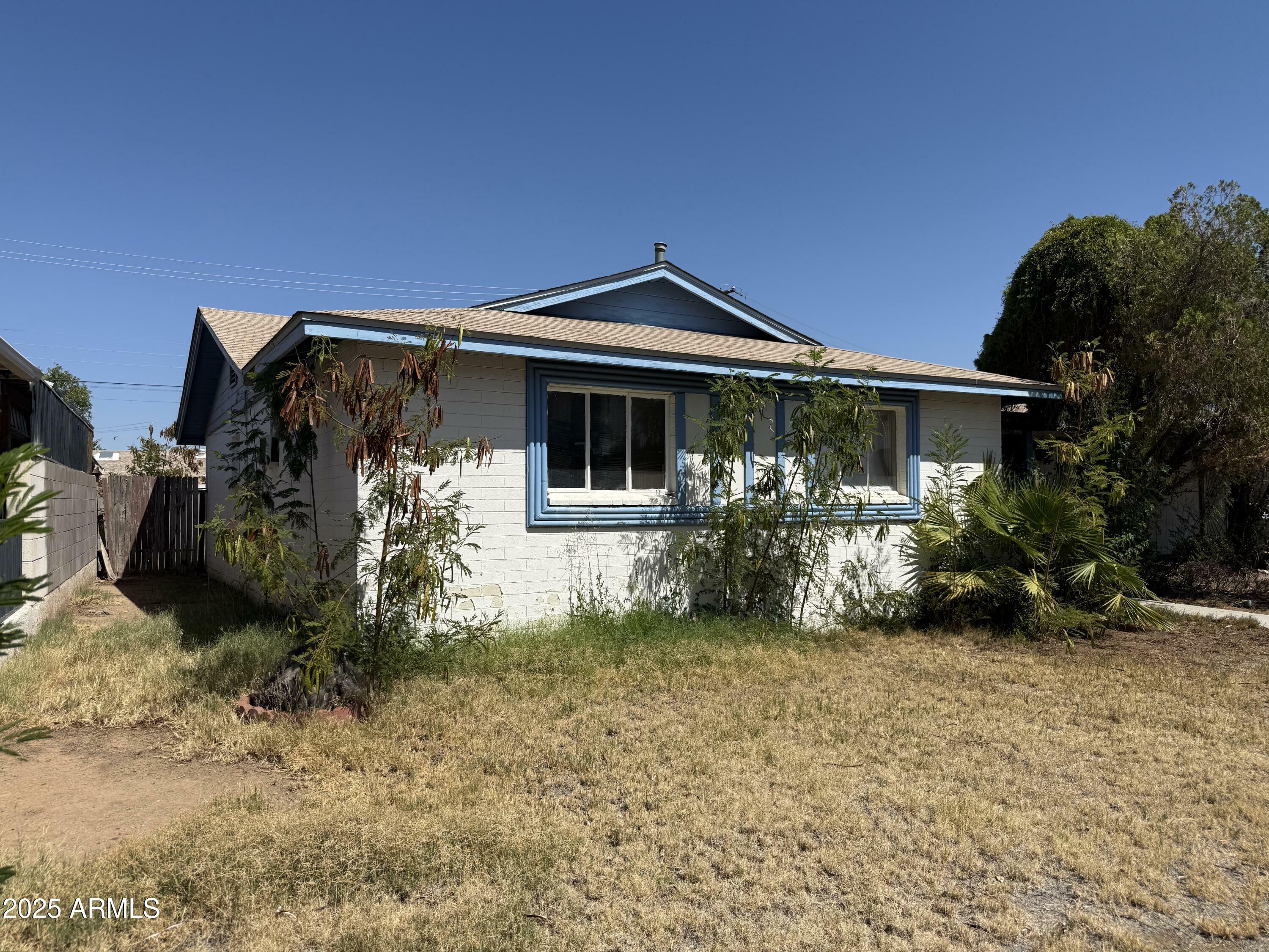 Property Photo: 5833 W Rosewood Lane AZ 85031
