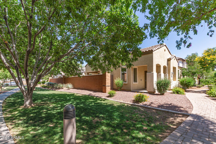 Property Photo:  2554 E Vermont Drive  AZ 85295