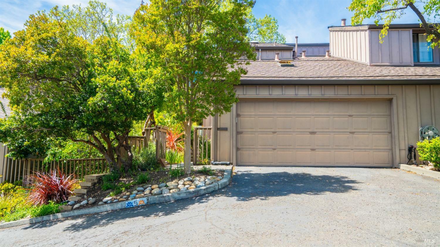 Property Photo: 5 Charmaine Court CA 94949