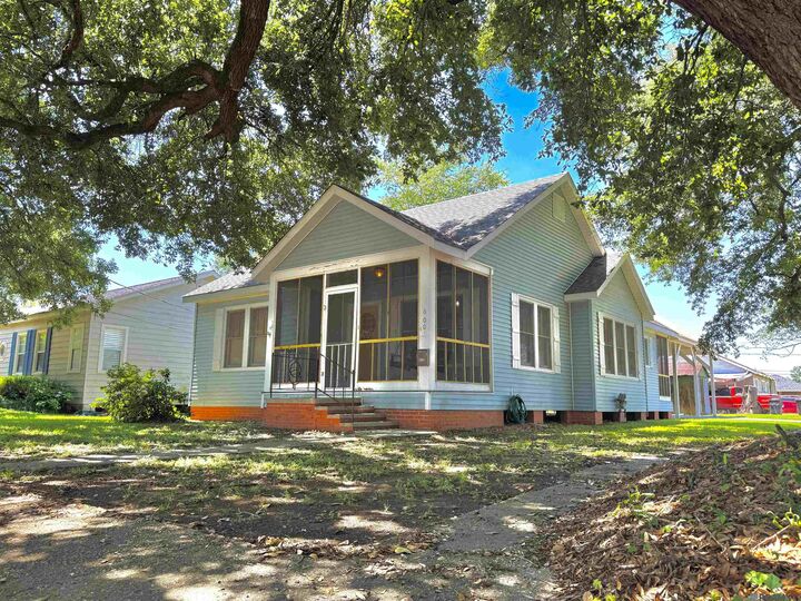 Property Photo:  600 Lee Ave  LA 70346 