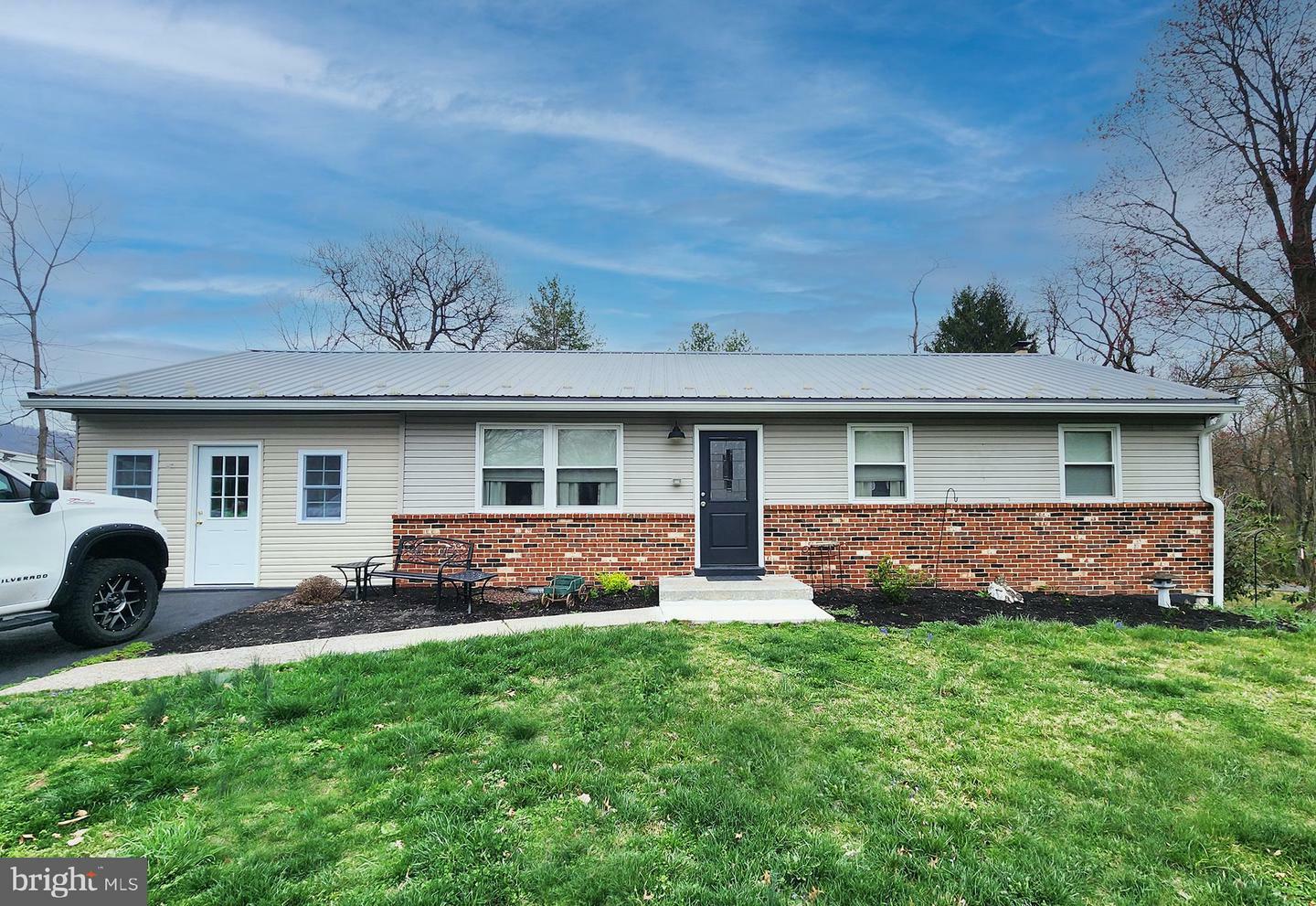 Property Photo: 1621 Miller Road PA 17018
