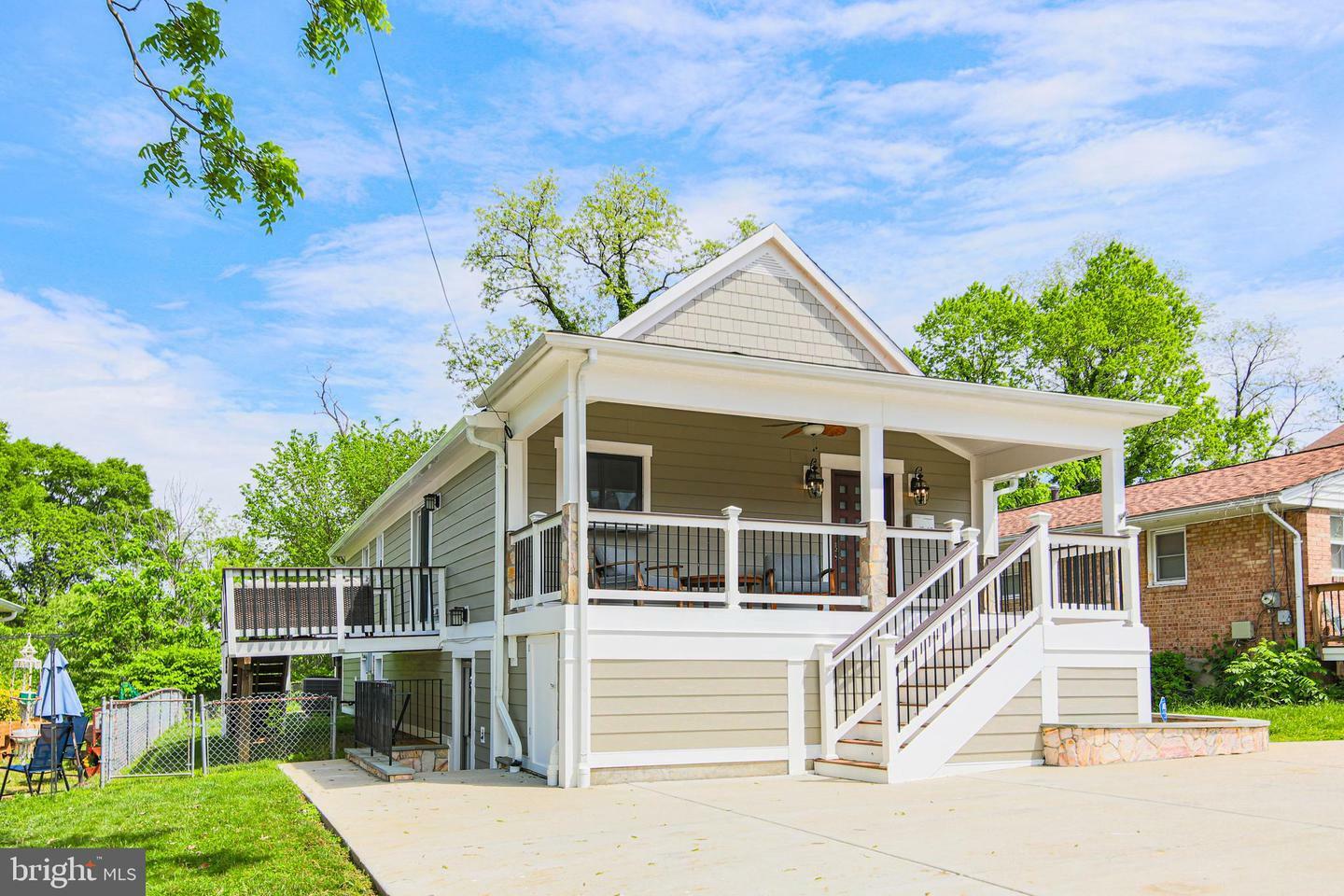 Property Photo: 1549 11th Street S VA 22204