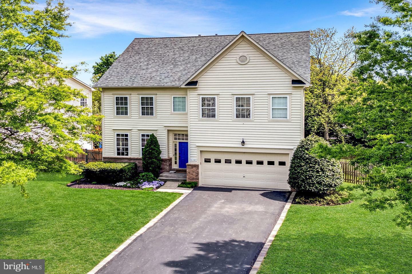 Property Photo: 110 Rosebrook Court NW VA 20176