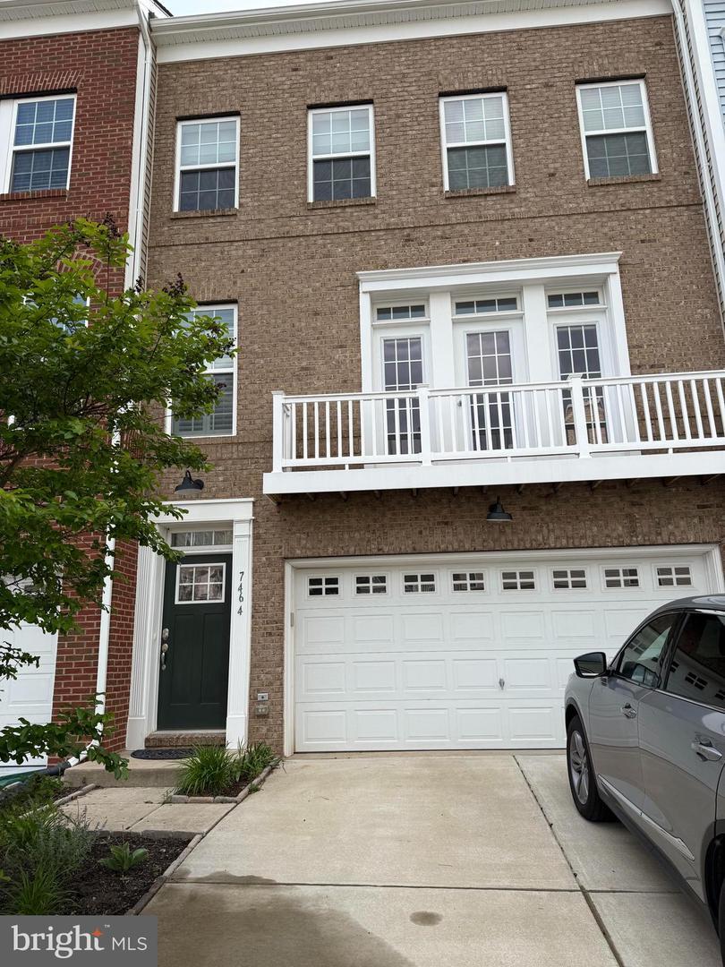 Property Photo: 7464 Wilmer Way VA 20109