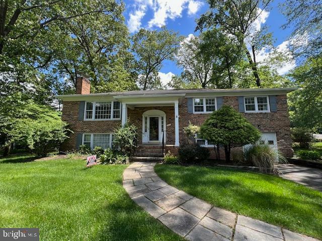 Property Photo:  2411 Beekay Court  VA 22181 