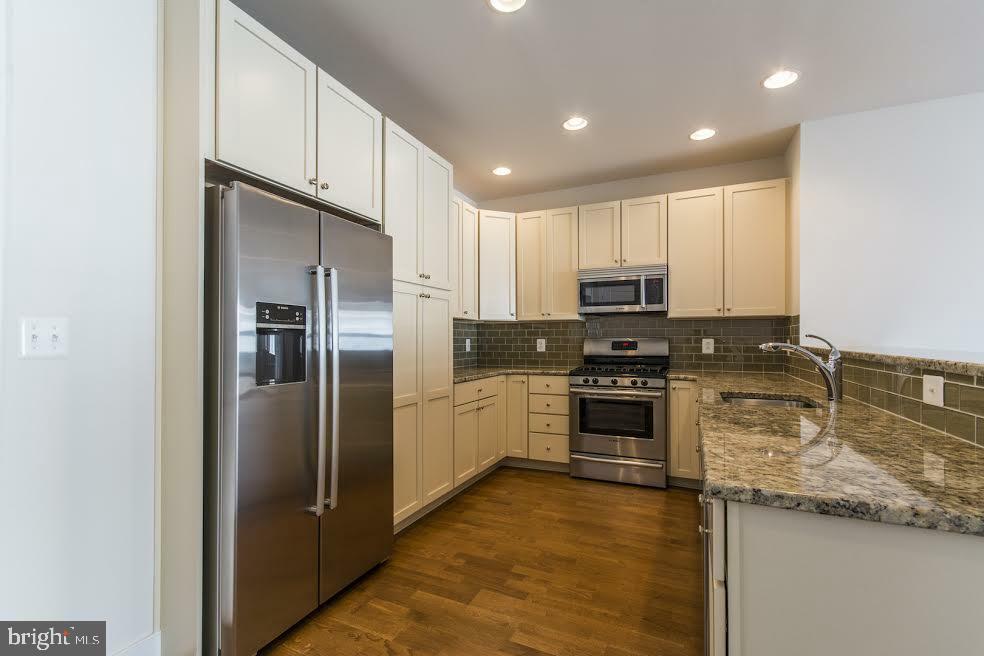 Property Photo: 600 S 24th Street 213 PA 19146