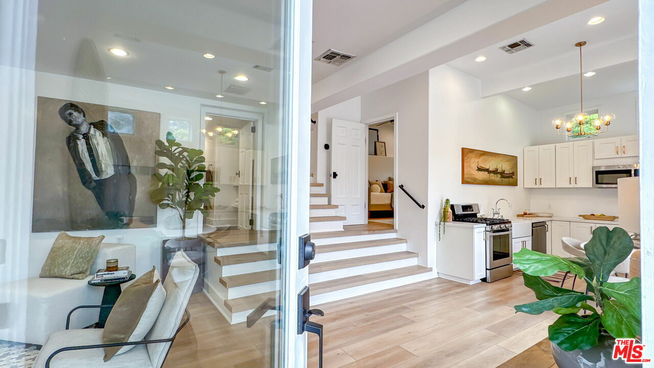 Property Photo: 7206 Sycamore Trl CA 90068