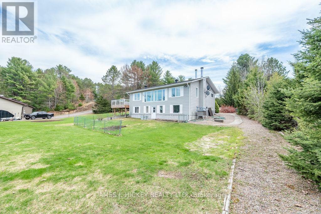 Property Photo: 532 Edgewater Way ON K0J 2B0
