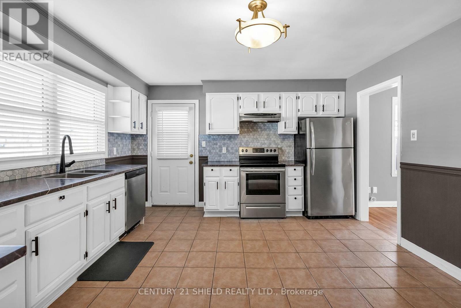 Property Photo: 707 James Street ON K6J 2M5