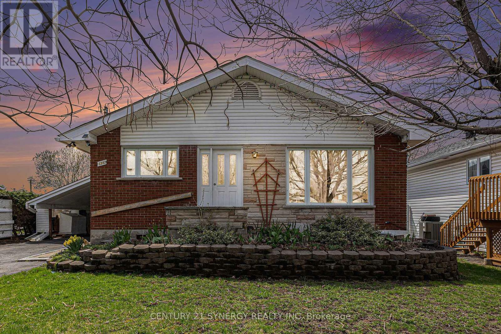 Property Photo: 1392 Aurele Street ON K1B 3L3