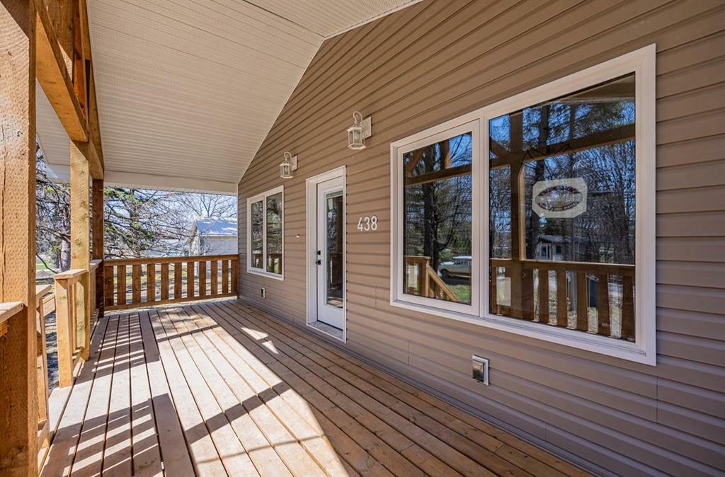 Property Photo: 438 4th Avenue MB R0H 0Y0