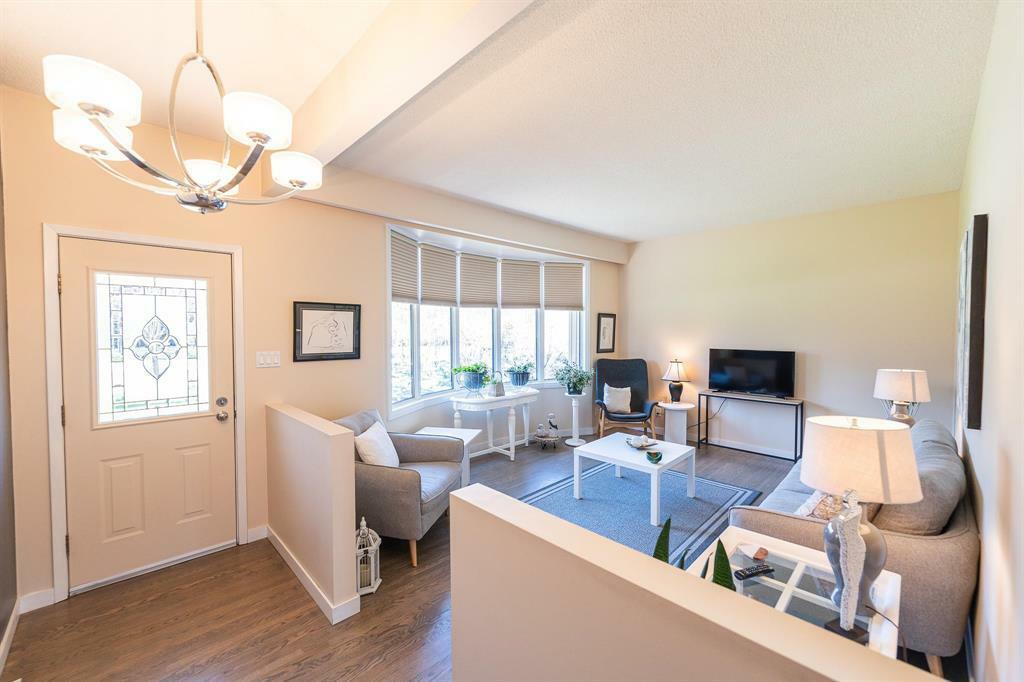 Property Photo: 611 River Drive MB R5K 1E9
