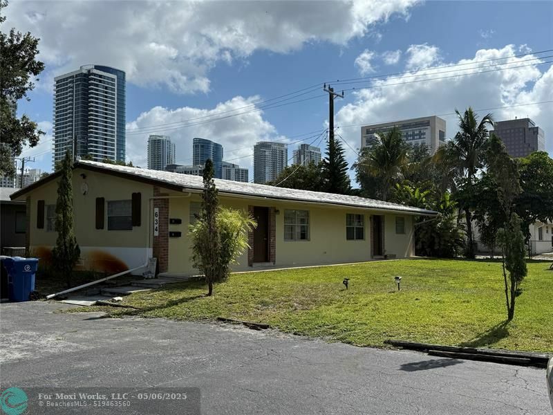 Property Photo: 634 SW 4th Ave A FL 33315