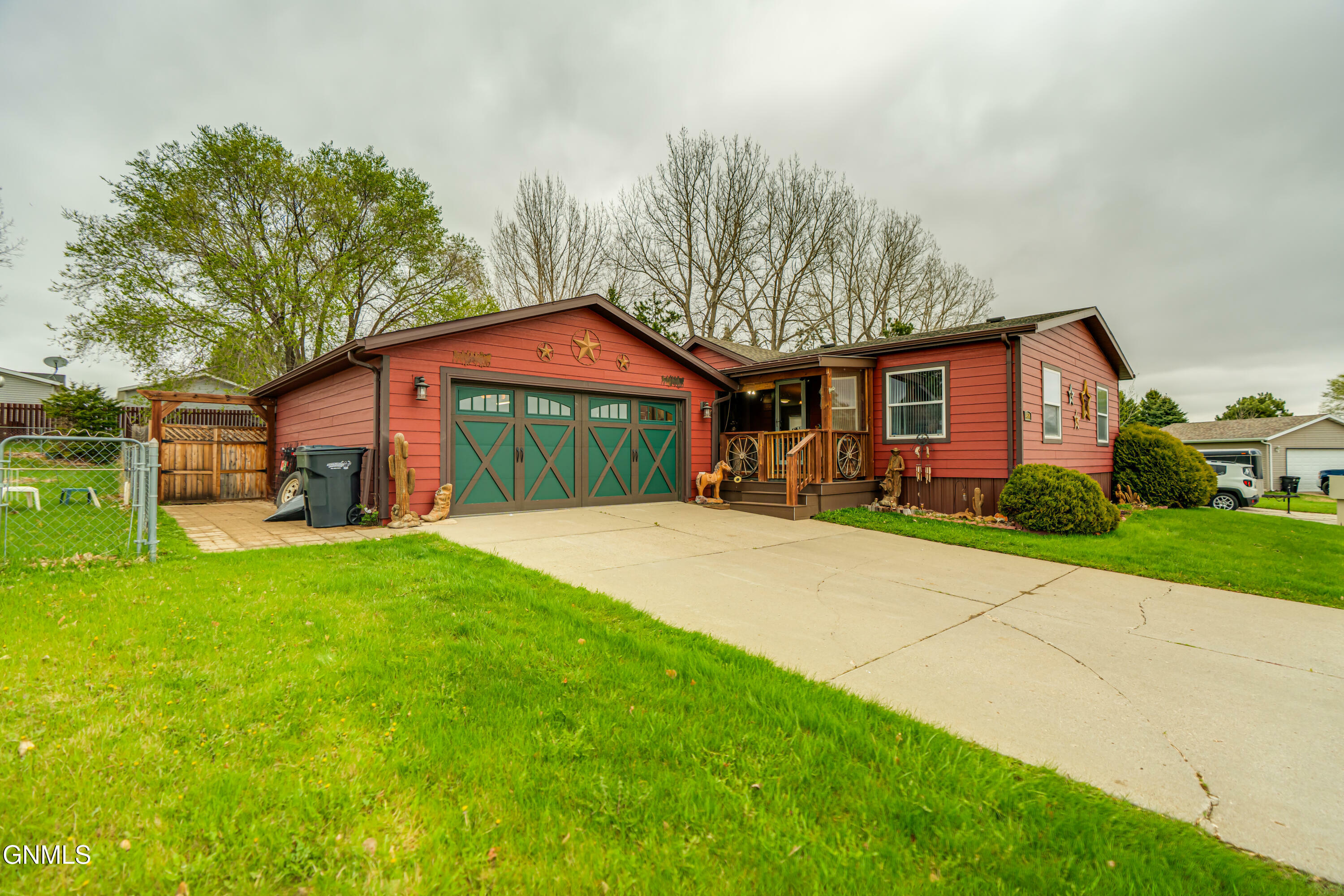 Property Photo: 4606 Rebel Drive ND 58503