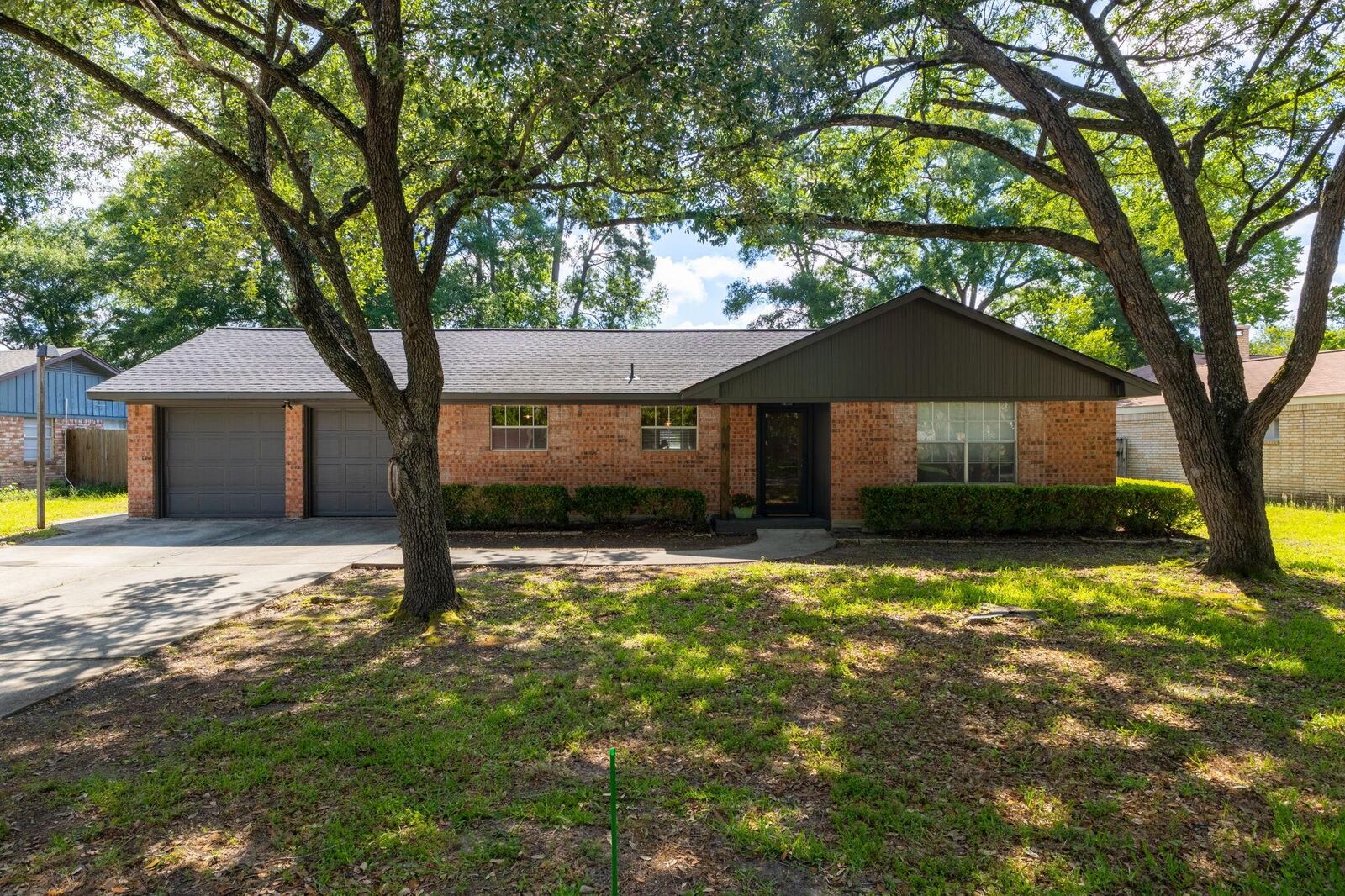 Property Photo: 2002 Willowbend Street TX 77301