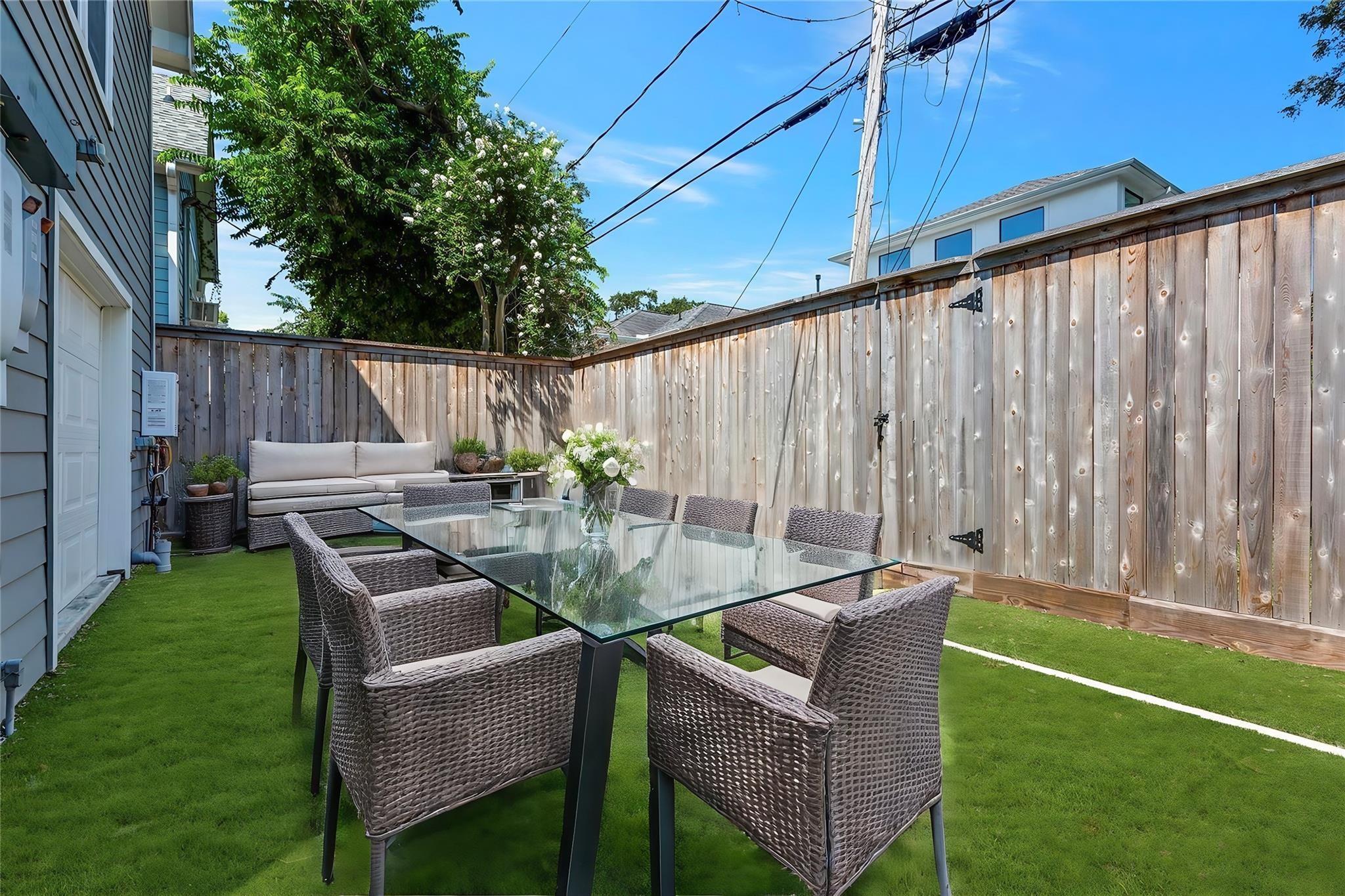 Property Photo:  1905 W 14th Street B  TX 77008 