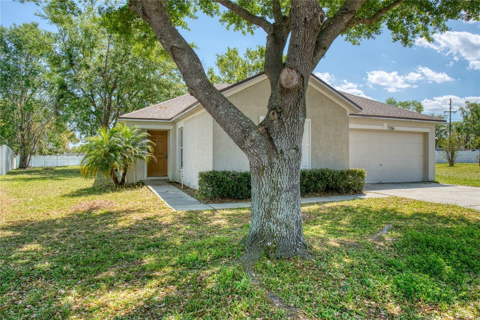 Property Photo: 7316 Hunters Greene Circle FL 33810