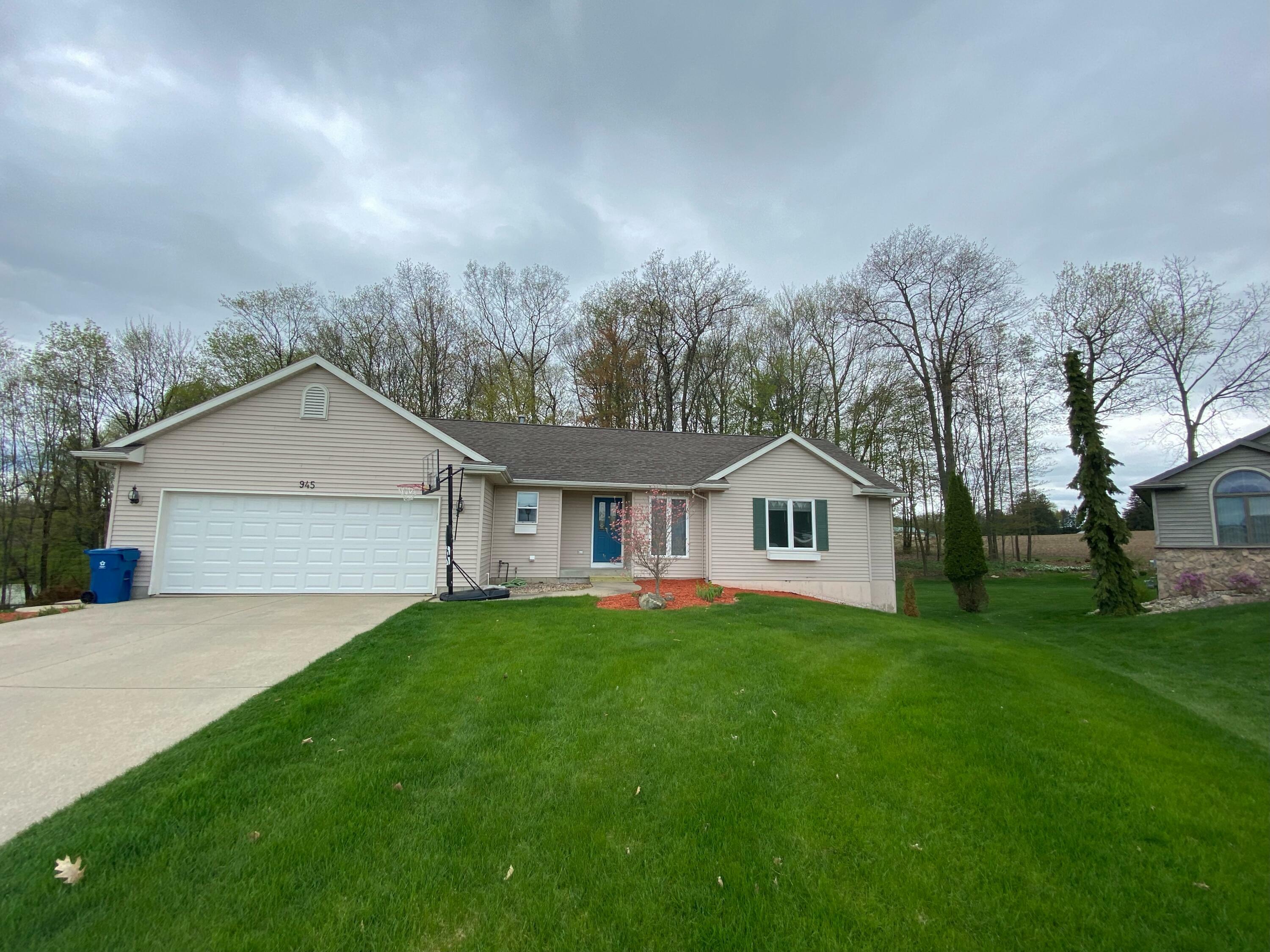 Property Photo:  945 Valley Avenue  MI 49412 