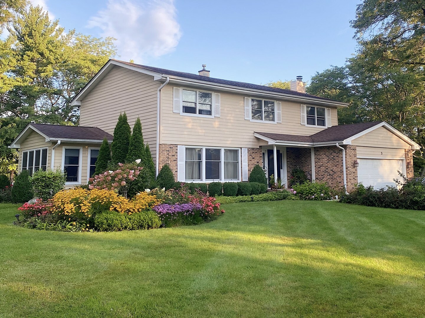 Property Photo: 9 Aberdeen Road IL 60047