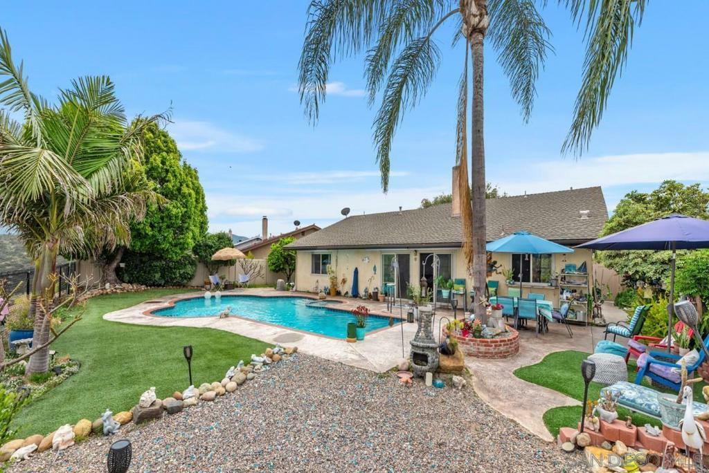 Property Photo: 10952 Avenida Roberta CA 91978