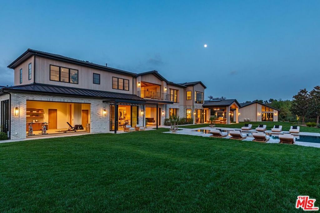 24050 Hidden Ridge Road  Calabasas CA 91302 photo