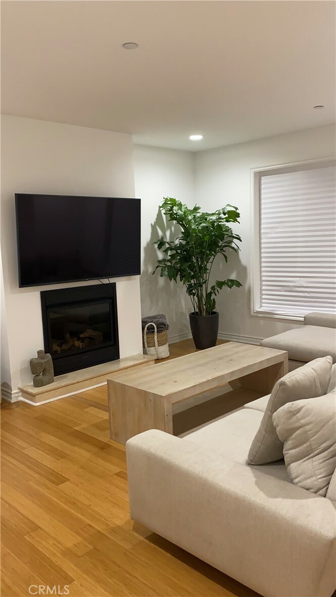 Property Photo: 305 Arnaz 102 CA 90048