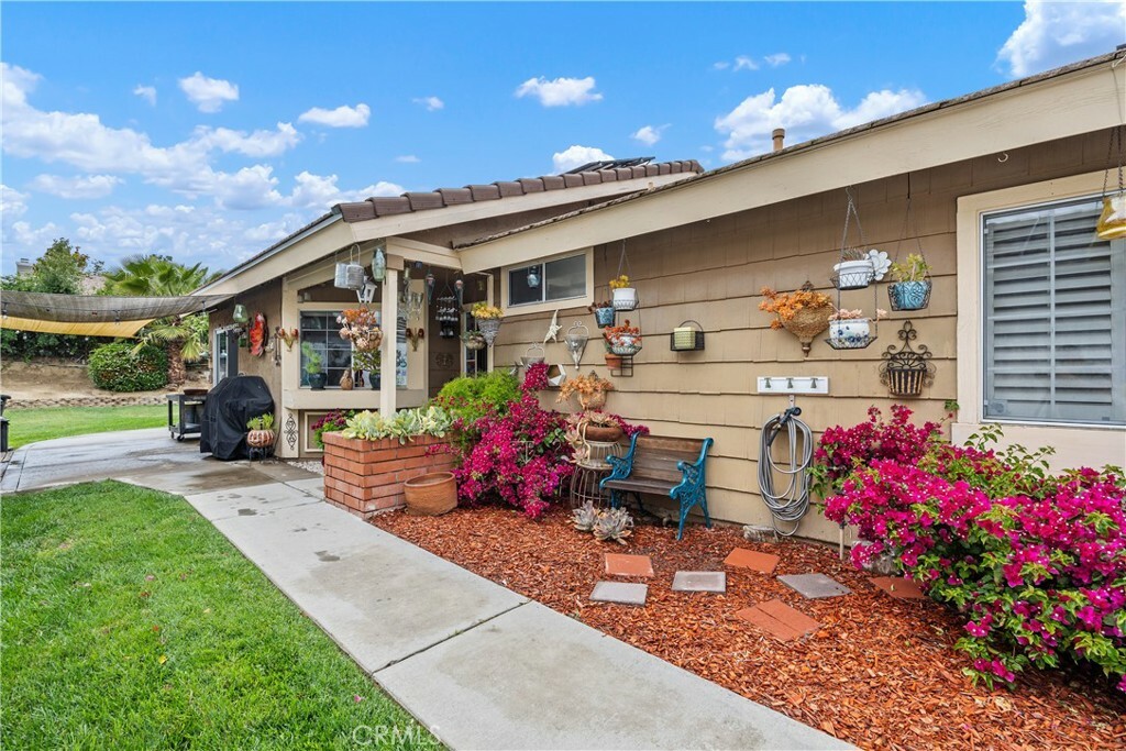 Property Photo: 42065 Kaffirboom Court CA 92591